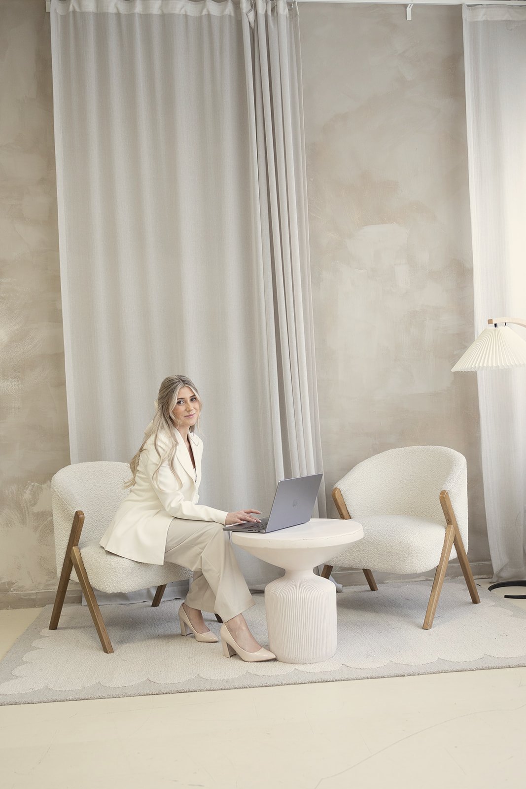Geneviève Rodrigue au travail sur une soumission marketing