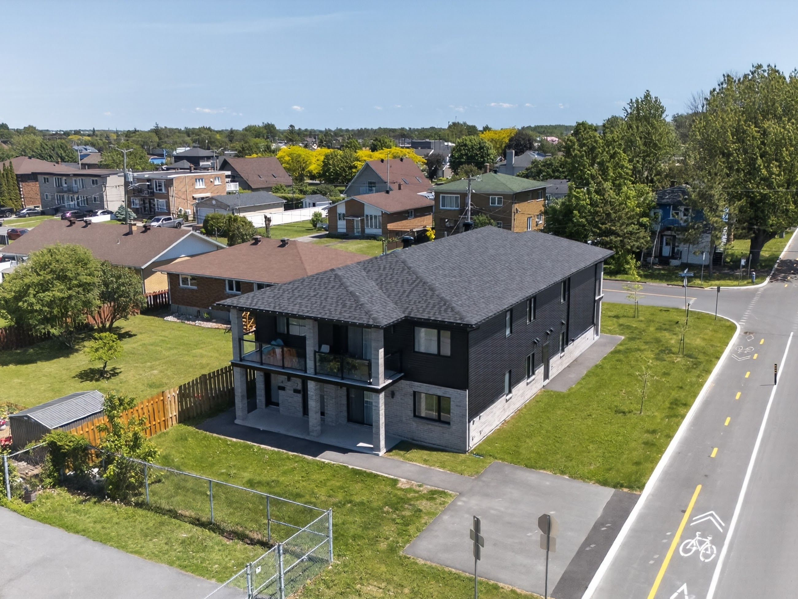 Immeuble du 338 rue Saint-Raphaël, Groupe Oval, vu du ciel